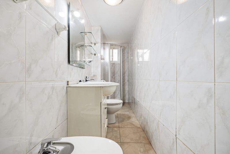 Tile Accent Wall in Bathroom